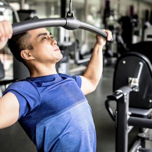 lat-pulldown-vs.-pull-up:-the-battle-for-a-bigger-back-–-breaking-muscle