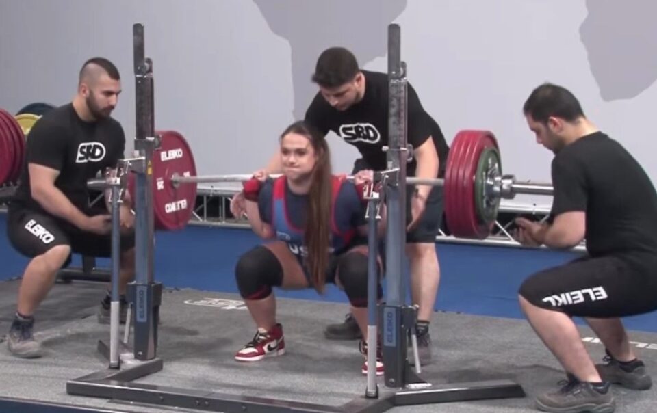 amanda-lawrence-(84-kg)-wins-2023-ipf-world-championships,-breaks-own-squat-world-record-with-249-kilograms-(549-pounds)-–-breaking-muscle