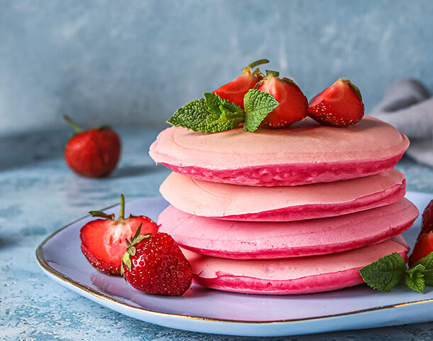 strawberry-shakeology-pancakes