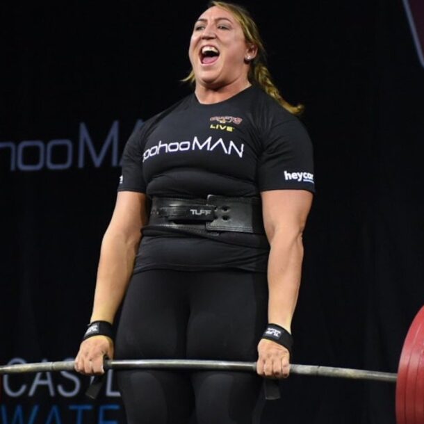 lucy-underdown-breaks-record-at-2023-world-deadlift-championships-as-first-woman-to-deadlift-318-kilograms-(700-pounds)-–-breaking-muscle