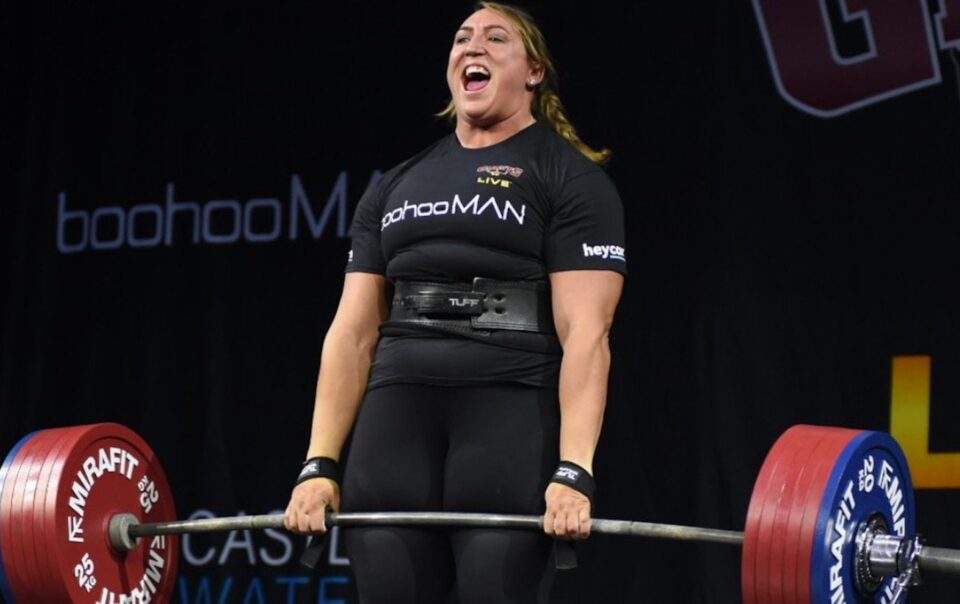 lucy-underdown-breaks-record-at-2023-world-deadlift-championships-as-first-woman-to-deadlift-318-kilograms-(700-pounds)-–-breaking-muscle
