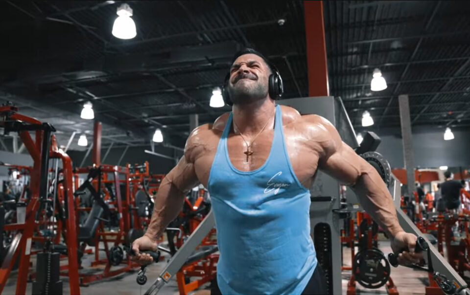 derek-lunsford-crushes-chest-and-ab-training-6-weeks-out-from-2023-mr.-olympia-–-breaking-muscle